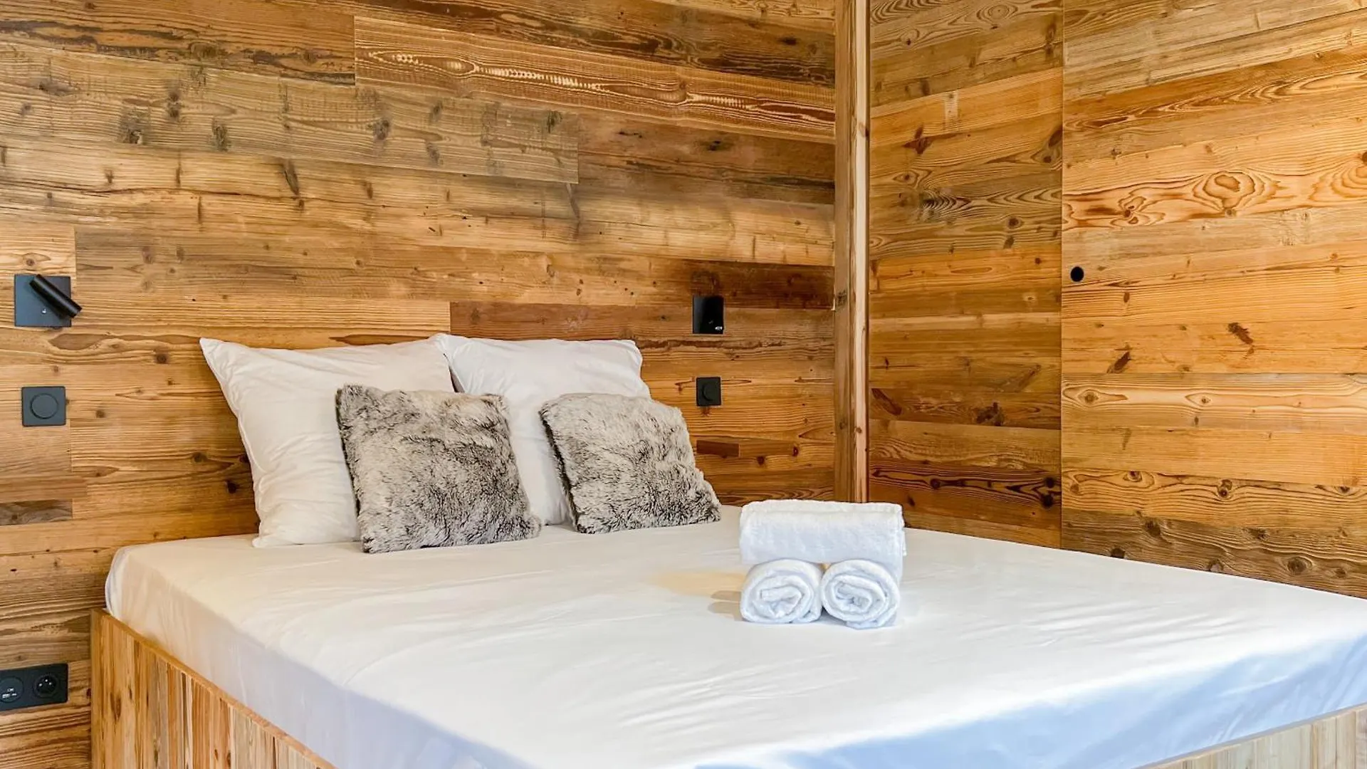 Pearl Megeve Village 0*,